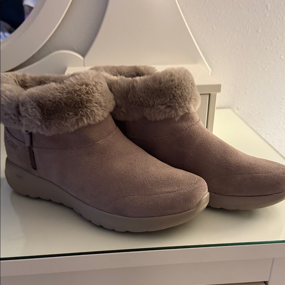 ❄️ Skechers Slip-ins On-the-GO Joy Water-Repellent Suede Boots❄️